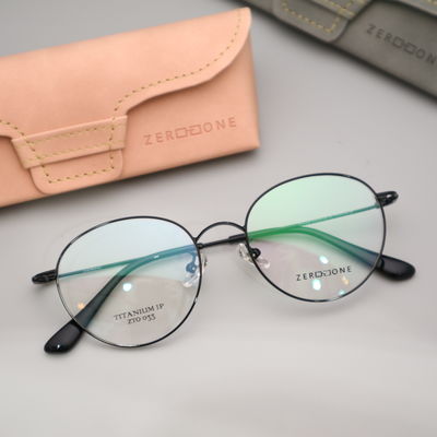 Bom preço Ultra leve peso Bate óculos de titânio lentes estilo simples luz on-line